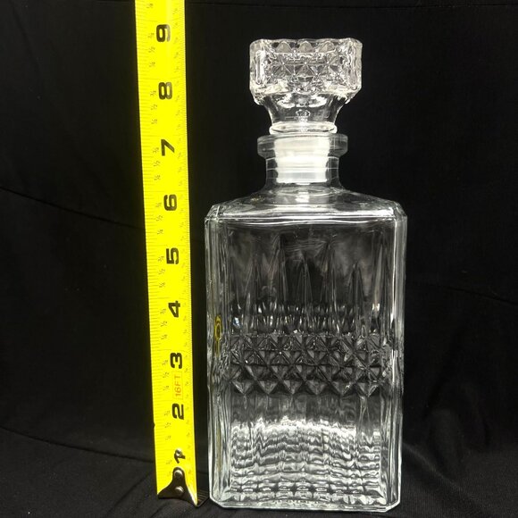 Luminarc‎ Clear Diamond Pattern Crystal Decanter and Square Stopper - 8.75" Tall - Picture 2 of 10